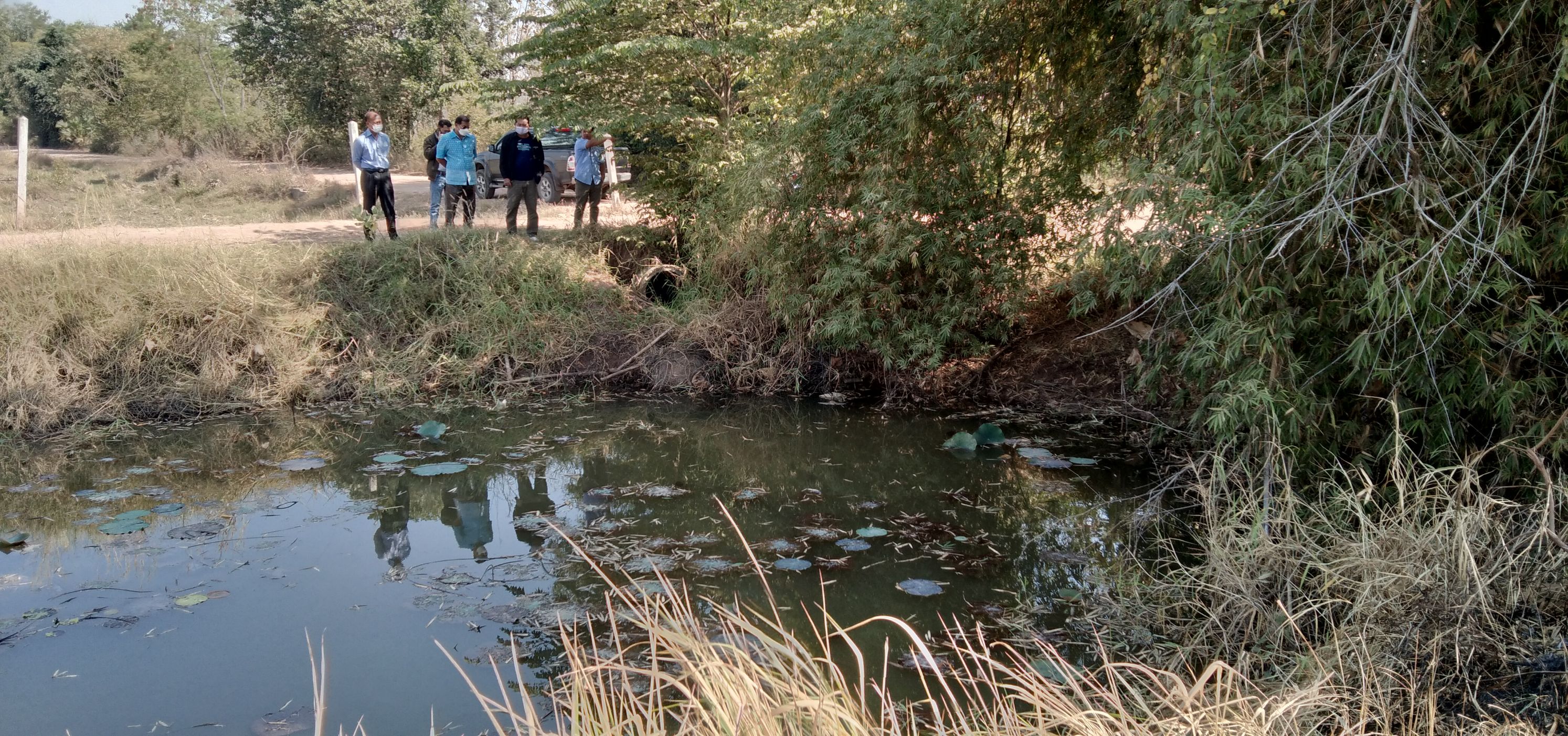 ท่านนายก อบต.กุน้อย และทีมผู้บริหาร ออกสำรวจสถานที่สร้างฝายกักเก็บน้ำ หมู่ที่ 4